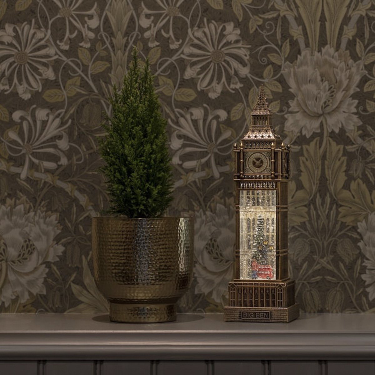 Kerstlantaarn voor binnen – Big Ben met bus en kerstboom - Warm wit – 38cm - Sneeuwlantaarn - Kerstverlichting op USB & batterijen incl. Timer – foto 4