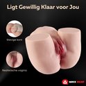 Lichtroze realistische vagina met stevige textuur en details.