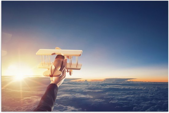 Poster Glanzend – Zweefvliegtuig in Hand boven de Wolken bij de Felle Zon - 60x40 cm Foto op Posterpapier met Glanzende Afwerking