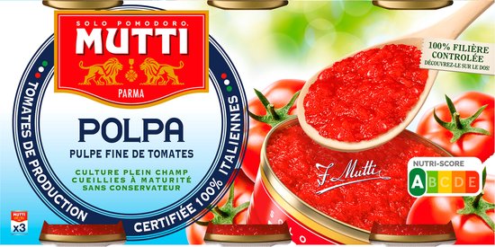 Doos met blikken Mutti Polpa fijngesneden tomaten, met afbeeldingen van tomaten en Nutri-Score.