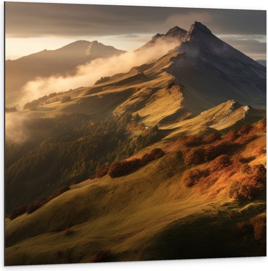 Dibond - Wolken bij Top van de Berg - 100x100 cm Foto op Aluminium (Met Ophangsysteem)