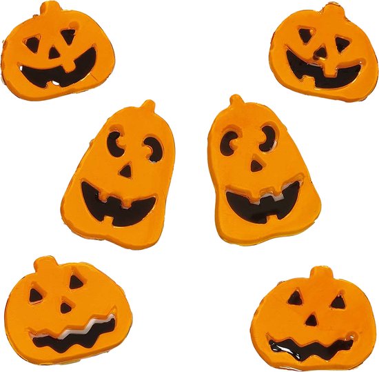 Zes oranje Halloween raamstickers met lachende pompoengezichten.