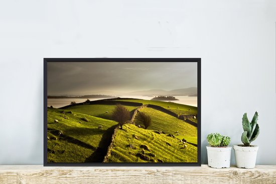 Photo encadrée - Murs de pierre dans la campagne irlandaise cadre photo noir sans passe-partout 60x40 cm - Affiche encadrée (Décoration murale salon / chambre)