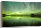 Hout - Fel Noorderlicht boven Meer - 60x40 cm - 9 mm dik - Foto op Hout (Met Ophangsysteem)