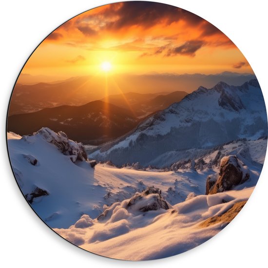Dibond Muurcirkel - Uitzicht op Zonsondergang vanaf Besneeuwde Berg - 50x50 cm Foto op Aluminium Muurcirkel (met ophangsysteem)
