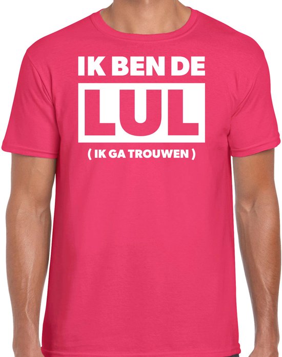 T-shirt rose pour homme avec l'inscription blanche "IK BEN DE LUL (IK GA TROUWEN)" sur le devant.
