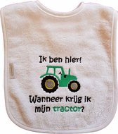 Witte slab met "Ik ben hier! Wanneer krijg ik mijn tractor?" - lief, kraamcadeautje, cadeau, babyshower, groen