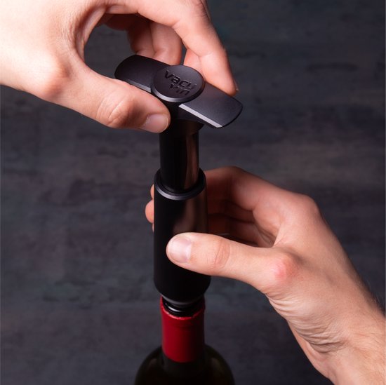 Vacu Vin Wine Saver Zwart | Vacuüm Wijnpomp | 2 Vacuum Wine Stoppers - VacuVin