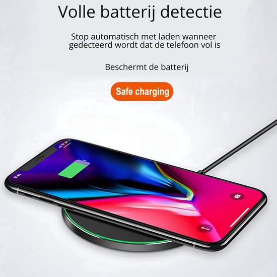 Zwarte draadloze oplader met een iPhone erop die 100% opgeladen is. Met tekst: 'Volle batterij detectie'.