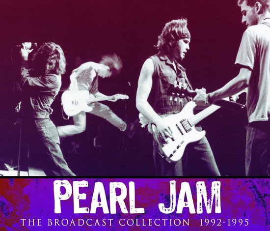 Pearl Jam - The Broadcast Collection 1992-1995 liveband met zanger, gitarist en bassist.
