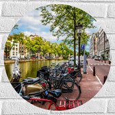 Muursticker Cirkel - Rij Fiets Geparkeerd langs de Gracht in Amsterdam - 50x50 cm Foto op Muursticker