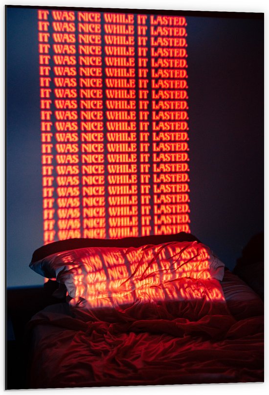 Dibond - Tekst ''It Was Nice While It Lasted'' Geprojecteerd op Muur - 60x90 cm Foto op Aluminium (Wanddecoratie van metaal)