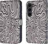 iMoshion Hoesje Geschikt voor Samsung Galaxy S23 Hoesje Met Pasjeshouder - iMoshion Design Bookcase smartphone - Meerkleurig / Black And White