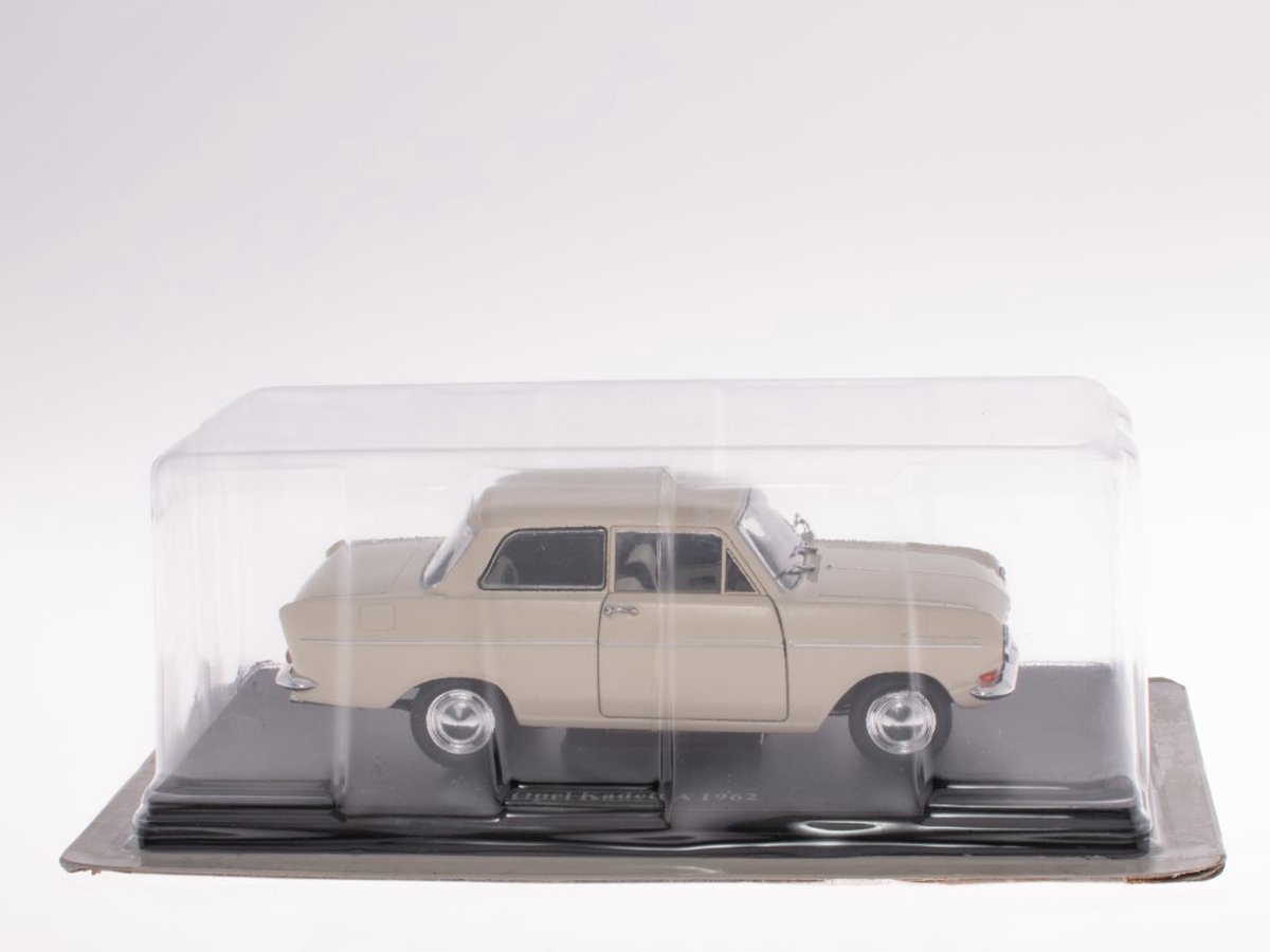 1:24 Opel Diplomat V8 Coupe 1965 Ixo Hachette Diecast Voiture miniature -  Juguetes Reciclados