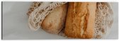 Dibond - Verse Broodjes in Gehaakt Tasje - 60x20 cm Foto op Aluminium (Met Ophangsysteem)