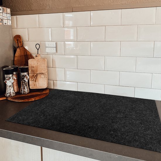 KitchenYeah inductie beschermer 81x52 cm - Zwart - Graniet print - Kookplaataccessoires - Afdekplaat voor kookplaat - Anti slip mat - Keuken decoratie inductieplaat - Inductiebeschermer - Inductiemat natuursteen - Beschermmat voor fornuis