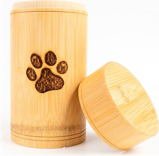 houten urn atlas ceder met beschildering en Achterhoek houten urn atlas ceder met beschildering en Achterhoek