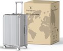 Zilverkleurige Voyagoux koffer met verpakking die een wereldkaart toont.
