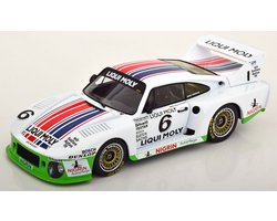 De 1:18 Diecast Modelauto van de Porsche 935J Team Liqui Moly #6 van de DRM Spa Francorchamps van 1980. De rijder was R. Stommelen. De fabrikant van het schaalmodel is MCG. Dit model is alleen online beschikbaar.