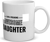 Akyol - i am a freaking awesome daughter koffiemok - theemok - Dochter - de meest geweldigste dochter - verjaardagscadeau - verjaardag - cadeau - cadeautje voor dochter - dochter artikelen - kado - geschenk - gift - 350 ML inhoud