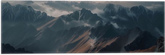 Vlag - Bergen - Mistig - Wolken - Donker - 60x20 cm Foto op Polyester Vlag
