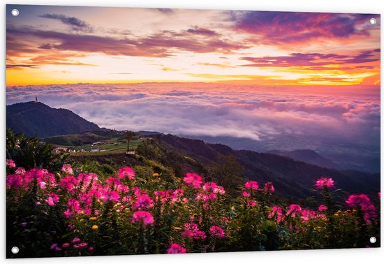 Tuinposter – Bergen - Bloemen - Uitzicht - Wolken - Zonsondergang - Kleuren - 120x80 cm Foto op Tuinposter (wanddecoratie voor buiten en binnen)