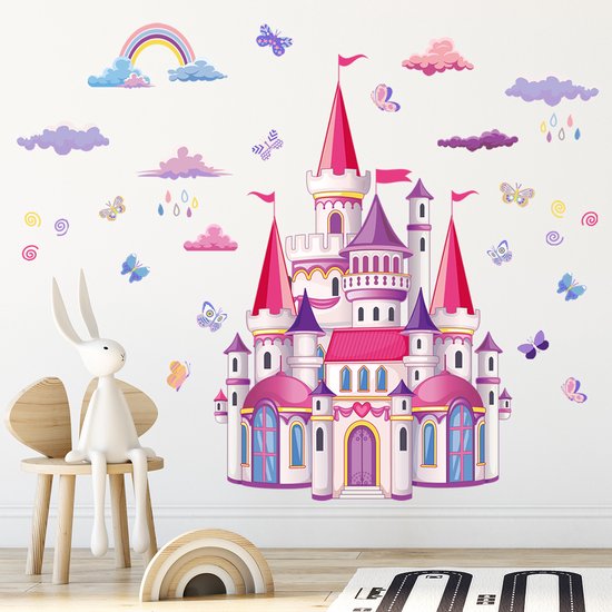 Sticker mural d'un château rose et violet avec drapeaux, fenêtres, arc-en-ciel, nuages et papillons.