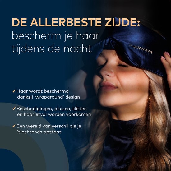 Een vrouw met blond haar draagt een donkerblauw zijden slaapmasker. Tekst: 'DE ALLERBESTE ZIJDE: bescherm je haar tijdens de nacht'.