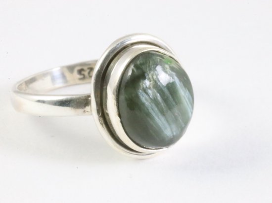 Fijne zilveren ring met groene serafiniet - maat 18
