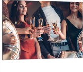 Dibond - Feest - Champagne - Vrienden - Proosten -Ballonnen - Confetti - 100x75 cm Foto op Aluminium (Met Ophangsysteem)