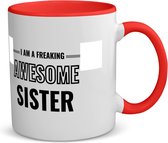 Akyol - i am a freaking awesome sister koffiemok - theemok - rood - Zus - de meest geweldigste zus - verjaardagscadeau - verjaardag - cadeau - cadeautje voor zus - zus artikelen - kado - geschenk - gift - 350 ML inhoud