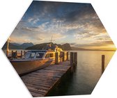 PVC Schuimplaat Hexagon - Meer - Boot - Water - Zonsondergang - Bergen - 70x60.9 cm Foto op Hexagon (Met Ophangsysteem)