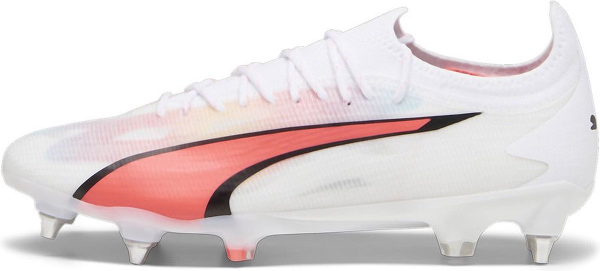 Puma Ultra Ultimate Mxsg voetbalschoenen in wit met roze en zwarte details, lichtgewicht ULTRAWEAVE-bovenwerk.