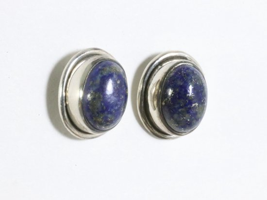 Fijne ovale zilveren oorstekers met lapis lazuli