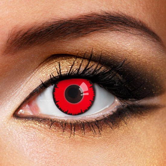 Rode Partylens® kleurlens met zwarte pupil, op een oog.