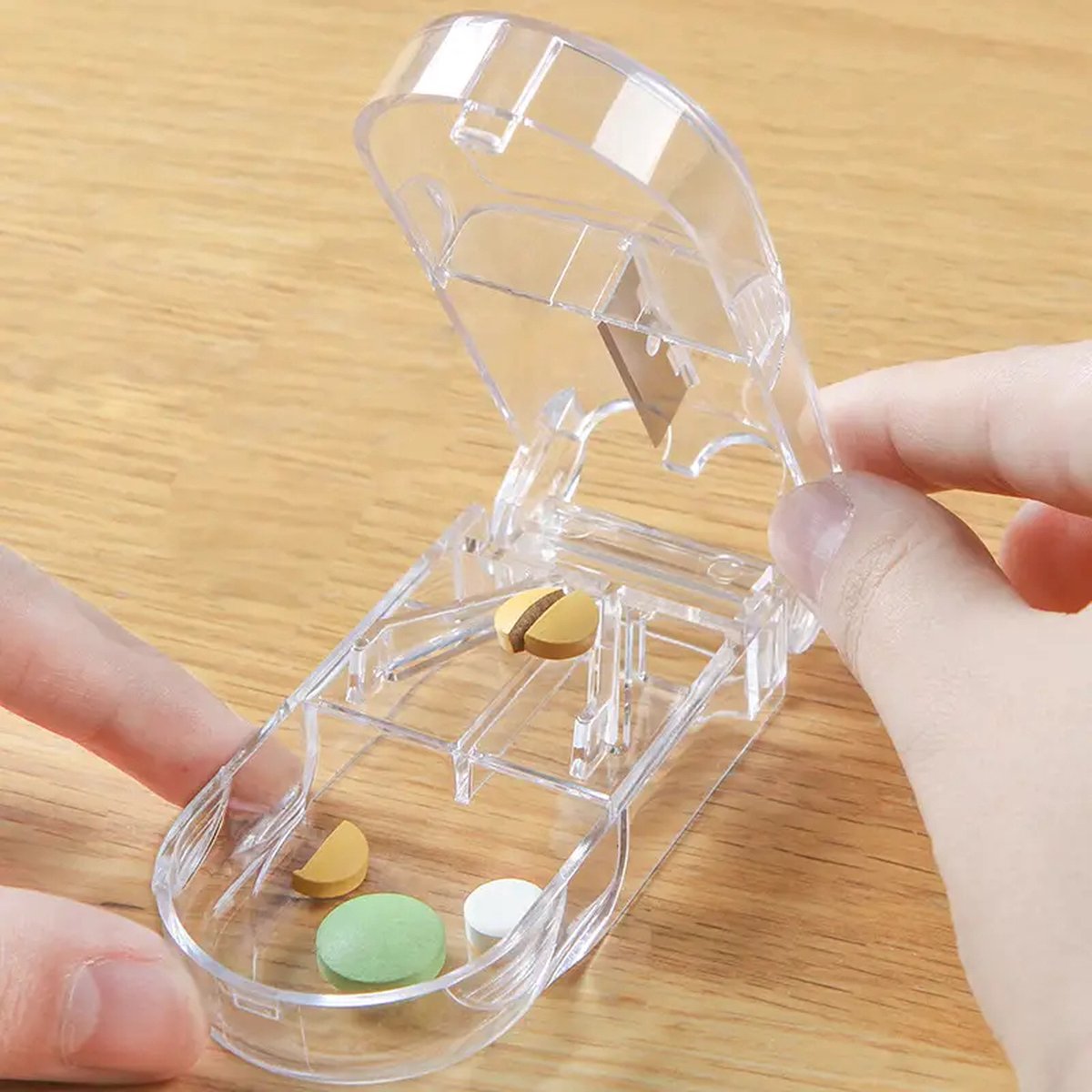 Pillenschneiderbox Mit Tabletten-Splitter – Tragbarer Medikamenten-Teiler, Blau/weiß/grün, Mit Edelstahlklinge