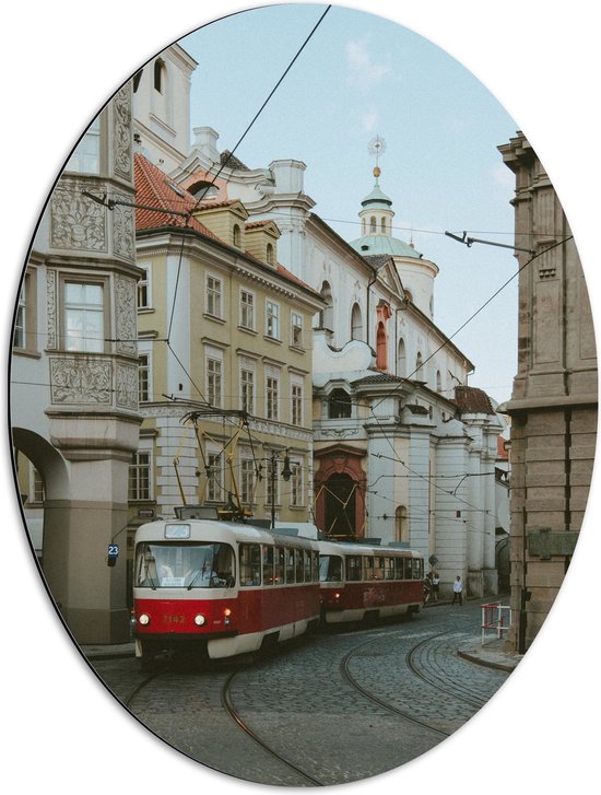 Dibond Ovaal - Roodkleurige Tram rijdend door de Straten van de Stad - 51x68 cm Foto op Ovaal (Met Ophangsysteem)
