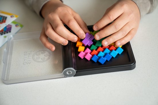 SmartGames IQ Perplex - Logisch Denkspel & Reispuzzel - 120 Opdrachten met Verrassende Vormen - Educatief Solospel - Vanaf 12 Jaar