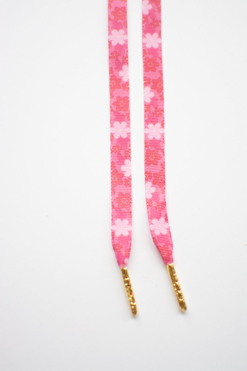 Schoenveters plat - bloemen roze - 120cm met gouden nestels veters voor wandelschoenen, werkschoenen en meer