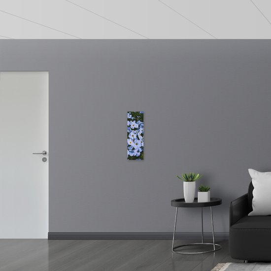 Muursticker - Vergeet me nietjes bloemen blauw met gele binnenkant - 20x60 cm Foto op Muursticker