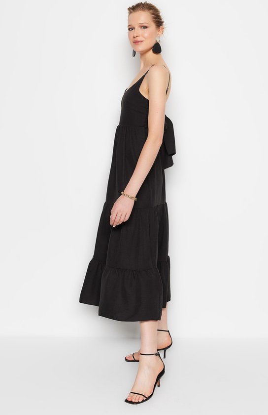 Trendyol Standaard mouw V-hals Schaatser Zwarte maxi-jurk met geweven bandjes en rugdetail TWOSS23EL00027