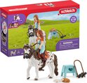 Schleich Horse Club speelgoedset met ruiter op een gevlekt paard, een klein paardje, een krukje, een konijn en een brood.