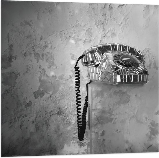 Vlag - Vaste Telefoon tegen Gevlekte Muur (Zwart-wit) - 80x80 cm Foto op Polyester Vlag