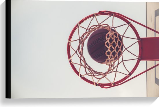 Canvas - Basket door Basketbal Heen - 60x40 cm Foto op Canvas Schilderij (Wanddecoratie op Canvas)