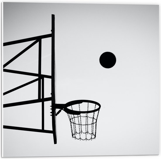 PVC Schuimplaat - Bal Vallend in Basket (Zwart-wit) - 50x50 cm Foto op PVC Schuimplaat (Met Ophangsysteem)