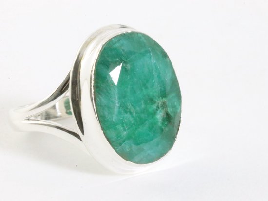 Ovale zilveren ring met smaragd