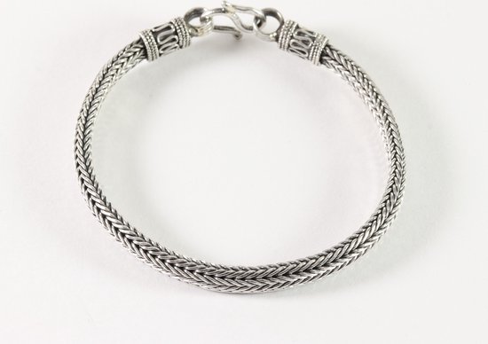 Zware zilveren snake armband met bewerkte sluiting - 22 cm