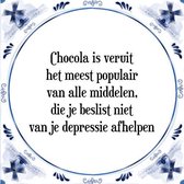 Tegeltje met Spreuk (Tegeltjeswijsheid): Chocola is veruit het meest populair van alle middelen, die je beslist niet van je depressie afhelpen + Kado verpakking & Plakhanger