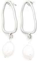 Dielay - Oorbellen met Zoetwaterparels - Oorhangers - 4,5x1,5 cm - Zilverkleurig