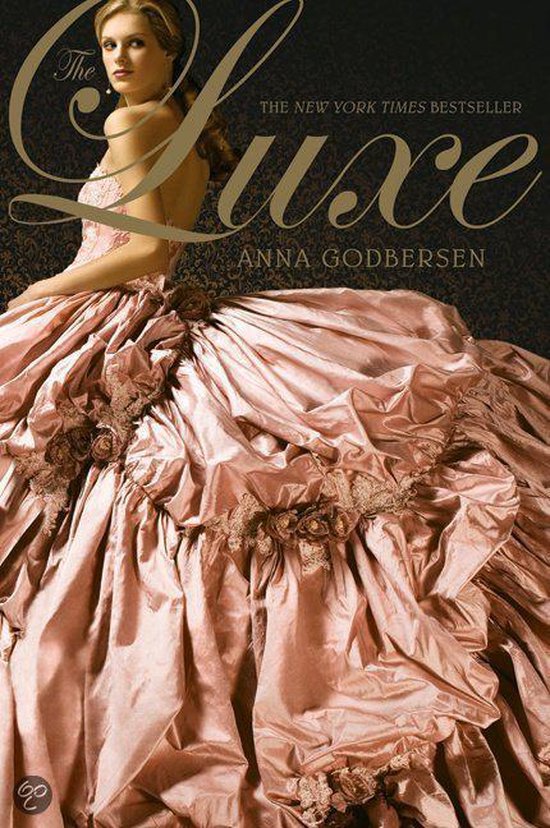 Een vrouw in een roze baljurk met ruches en bloemen. De titel 'The Luxe' van Anna Godbersen staat bovenaan.